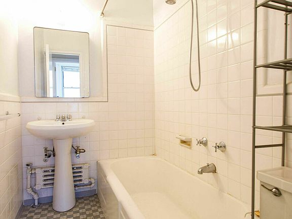 4th image of 220 Madison Ave APT 15D