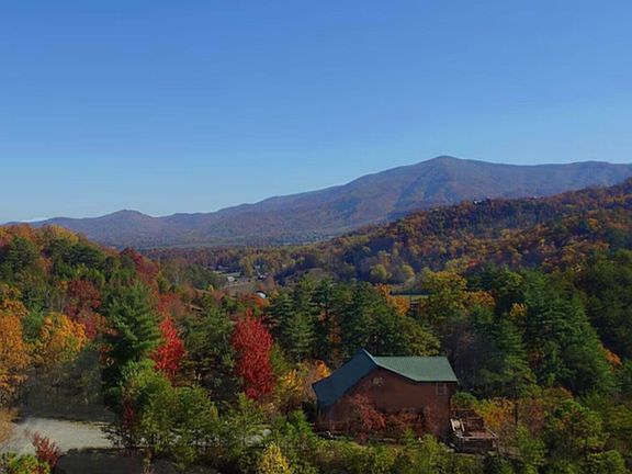 3rd image of 909 Fawn Hollow Trl