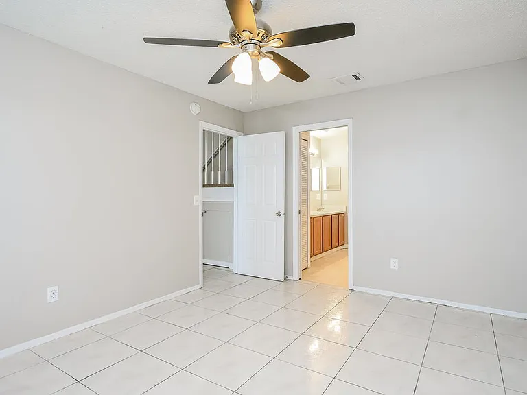 305 Palmview Ct — Photo 12