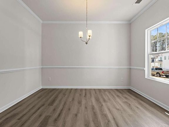 5th image of 341 Bloomfield Cir