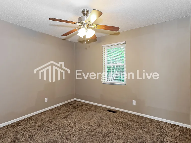 813 Shawnee Dr — Photo 9