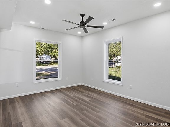 3rd image of 116 N Oak St