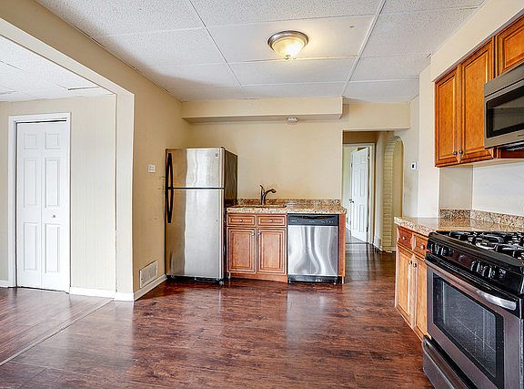 2nd image of 9828 Merton Ave