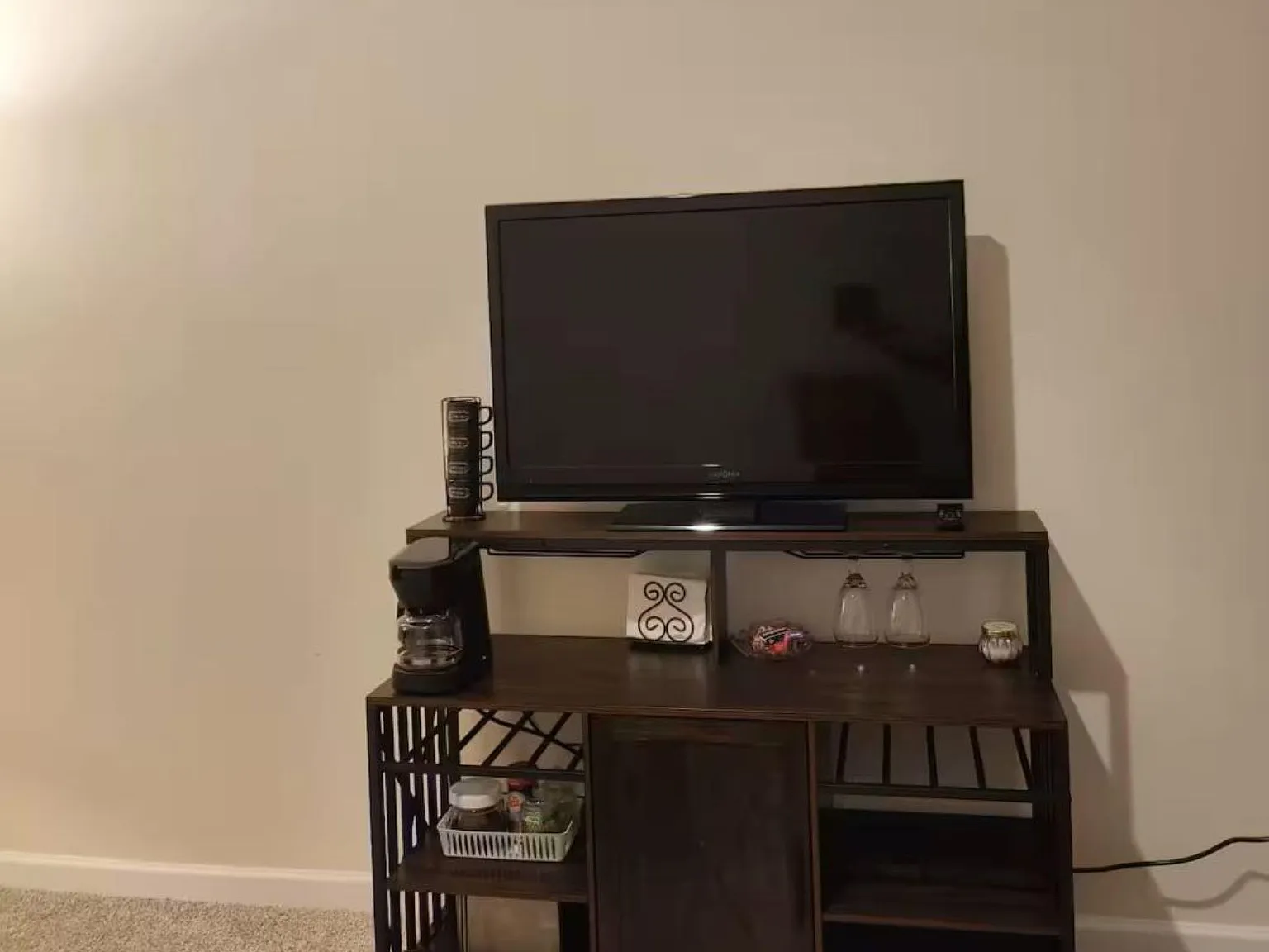 1 bed, 1.0 bath, 3000 sqft, $1,274 — Photo 2