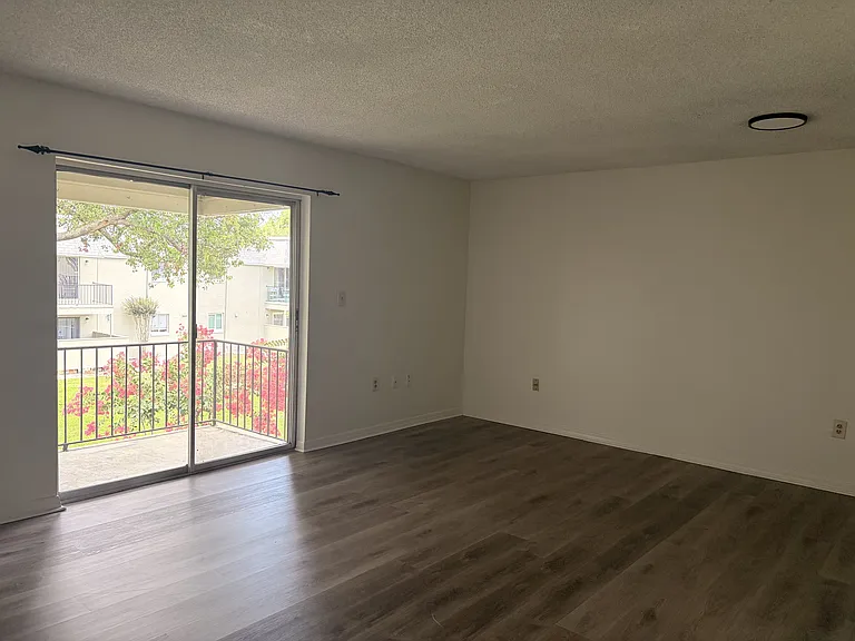 525 Conway Rd #194 — Photo 2