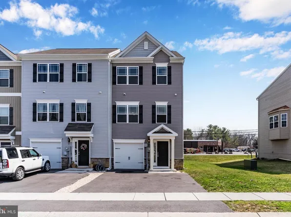 3381 Landmark Ct, Chambersburg, PA 17201