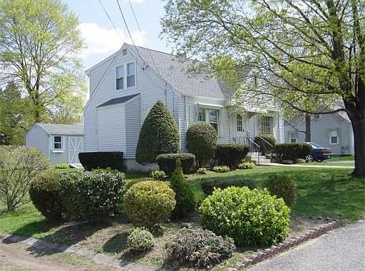 3rd image of 37 Lancaster Ln