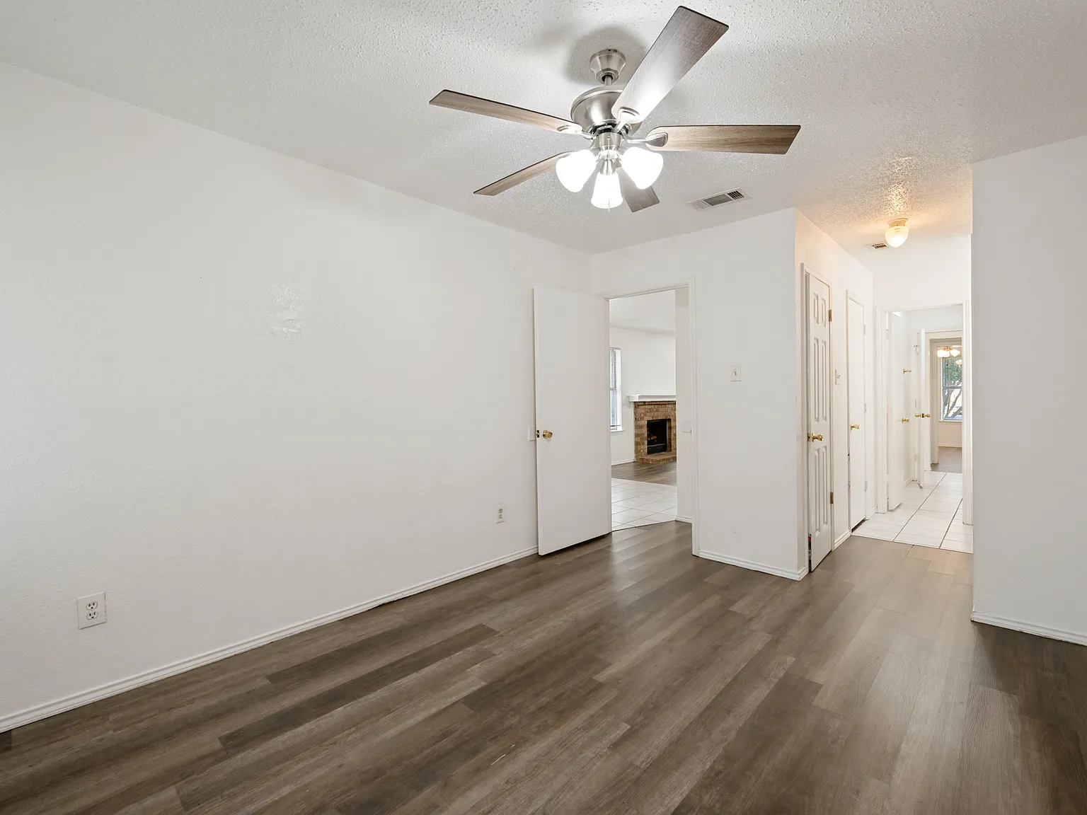 5431 Wild West Dr — Photo 2