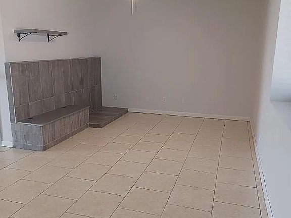 2nd image of 3721 Beachview Dr