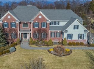 9 Sunshine Ln, Livingston, NJ 07039