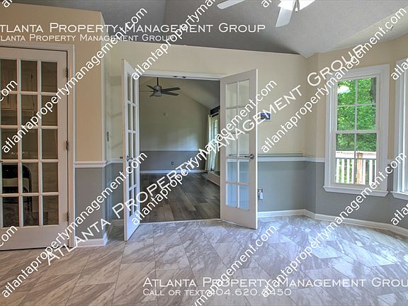 5th image of 913 River Glen Pl