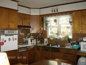4th image of 220 2nd St