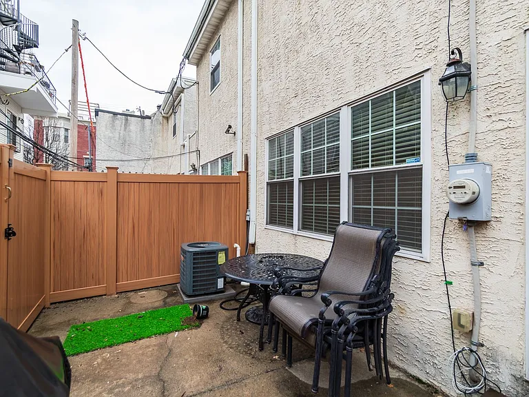 2242 Christian St — Photo 17