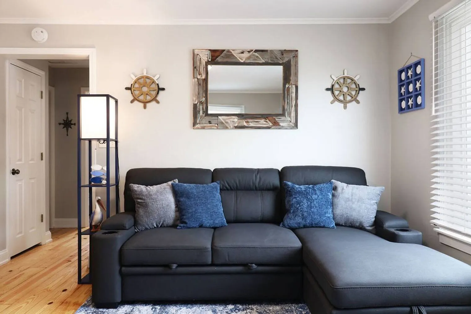2 bed, 1.0 bath, 710 sqft, $4,680 — Photo 3