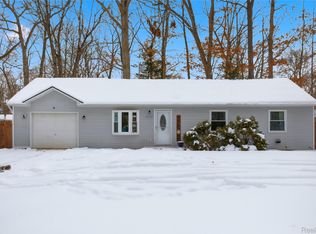 6522 Riverdale Rd, Whitmore Lake, MI 48189