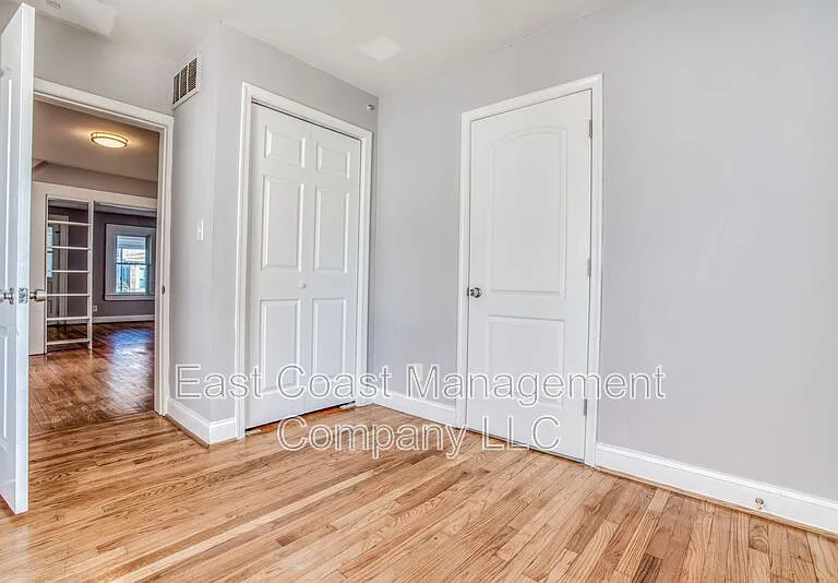 214 Center St — Photo 28
