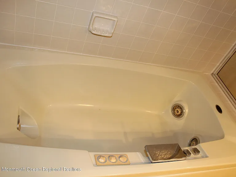 210 Spinnakers Cv — Photo 30