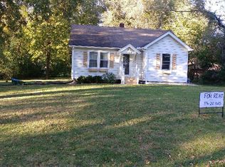 1104 NE Maple Dr, Kansas City, MO 64118