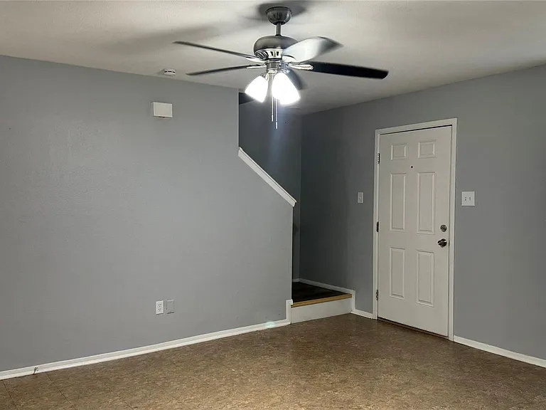 7925 Grove Ridge Dr — Photo 11