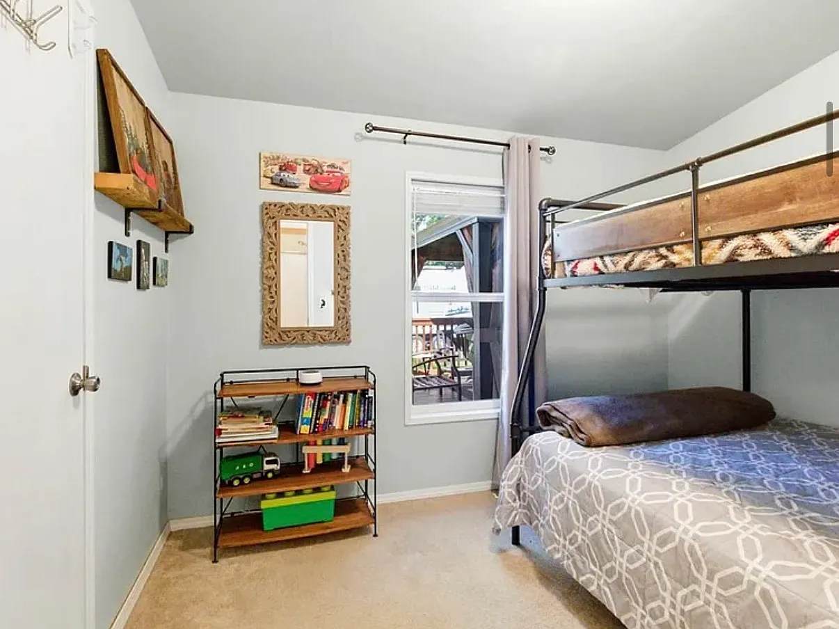 2 bed, 900 sqft, $1,400 — Photo 1