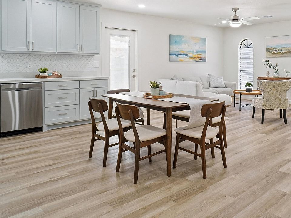 1st image of 2846 Santa Monica Dr
