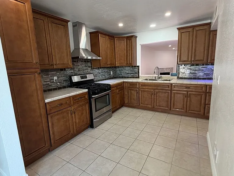 453 Ivy St — Photo 55