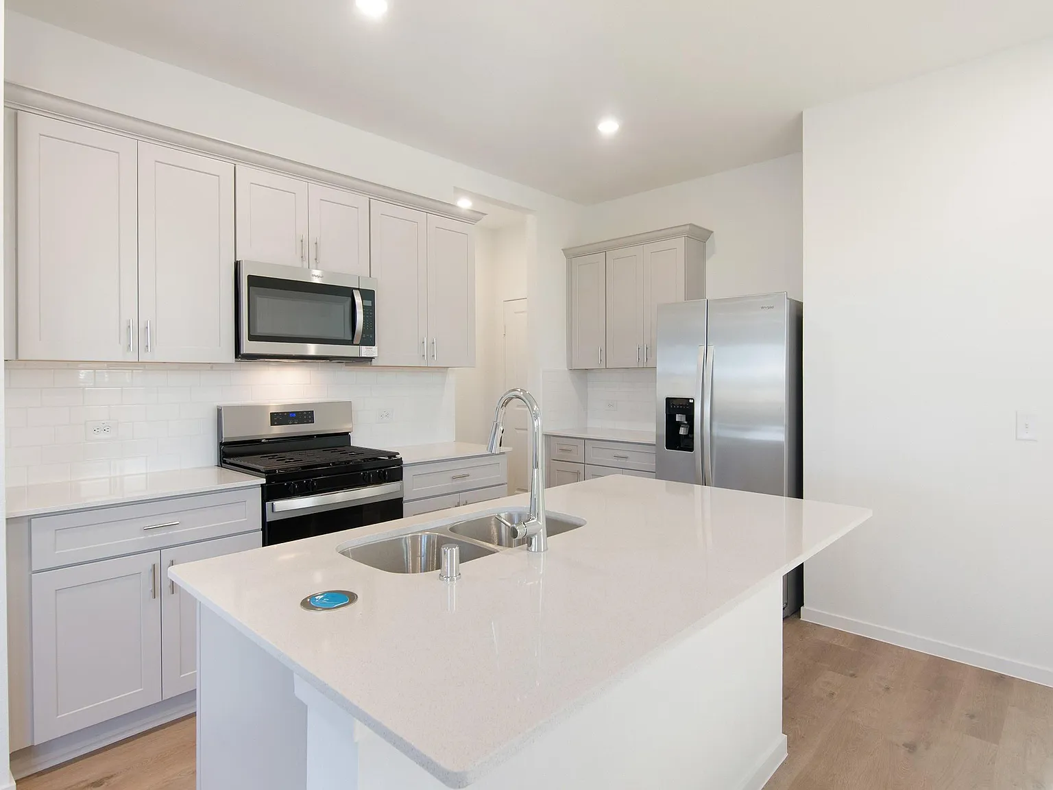 4 bed, 2.5 bath, $2,475 — Photo 4