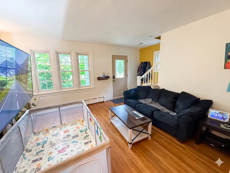 1458 N Euclid Ave — Photo 3