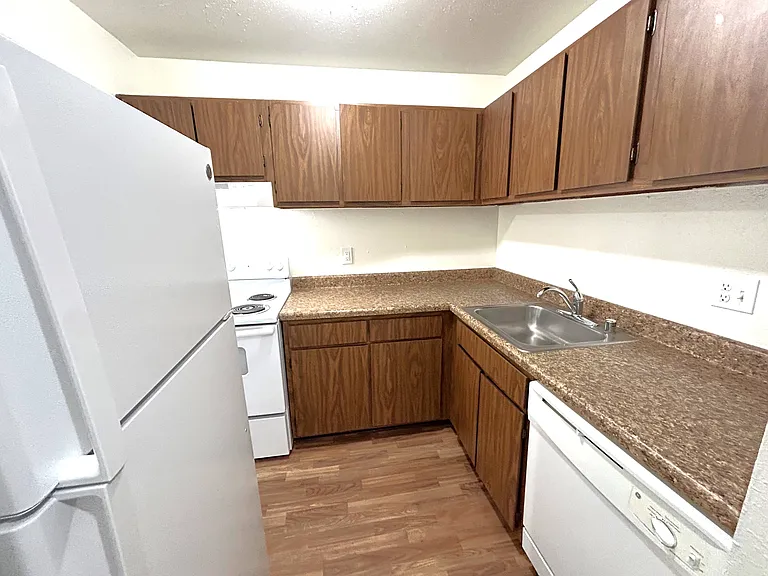 Windsor Place Apartments — Photo 49