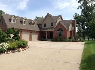 425 Edgewater Dr, Morris, IL 60450