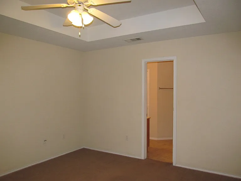 7708 Hawthorn — Photo 8