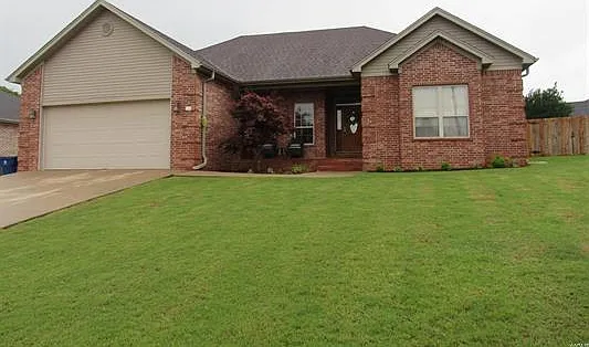14 Emily Cv — Photo 1