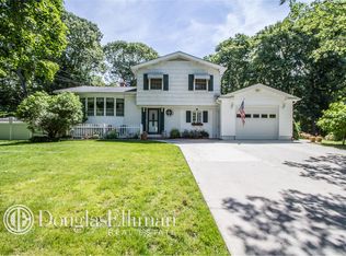 15 Don Ln, Hauppauge, NY 11788