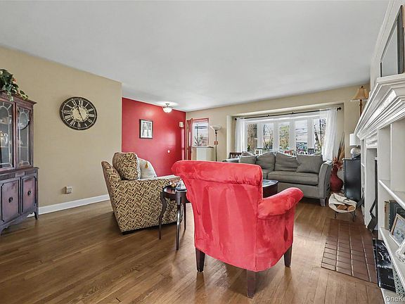 4th image of 50 Little Whaleneck Road