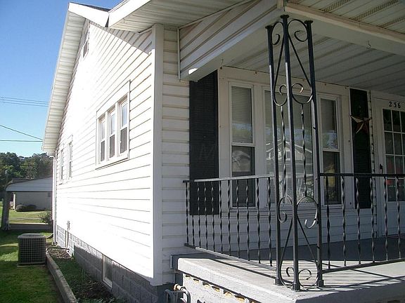 2nd image of 236 E Lincoln St