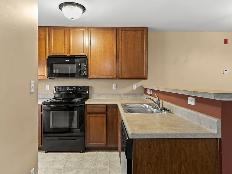 10201 Spring Creek Ln — Photo 6