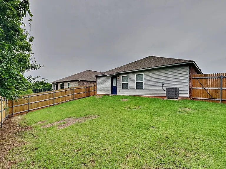 1432 Dustin Dr — Photo 19