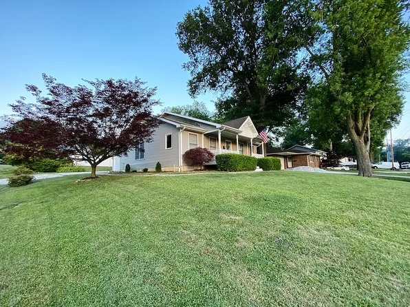 402 Cook St, Troy, IL 62294