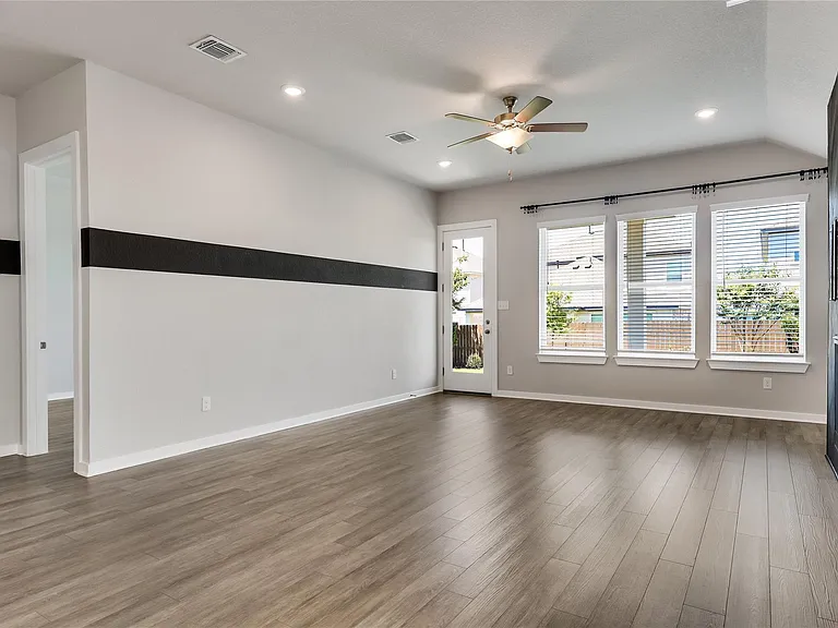 4318 Frankfurt Ln — Photo 12