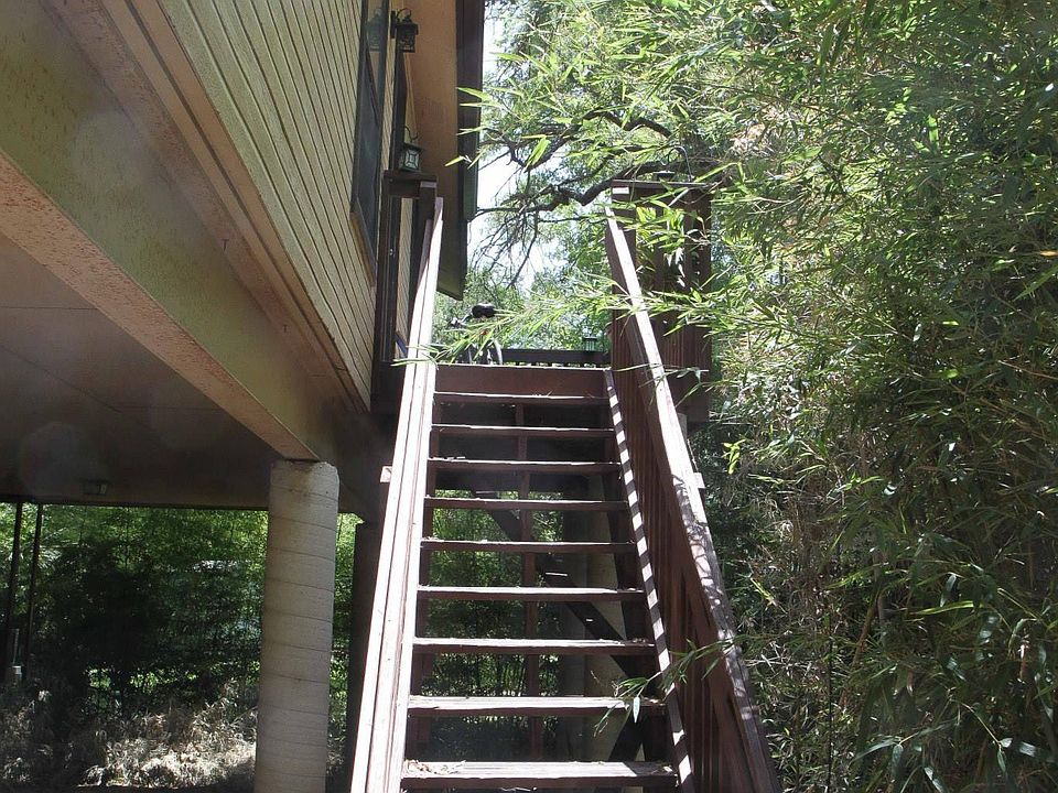 Unit B entrance