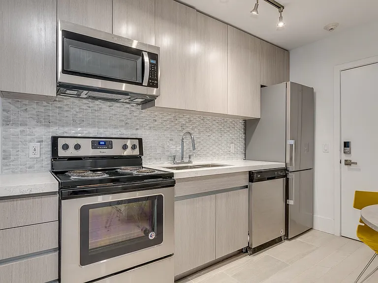 1425 Haro St #105 — Photo 10
