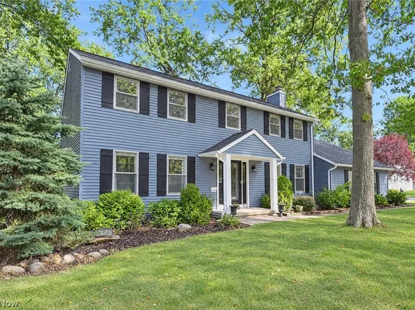 32372 Orchard Park Dr, Avon Lake, OH 44012