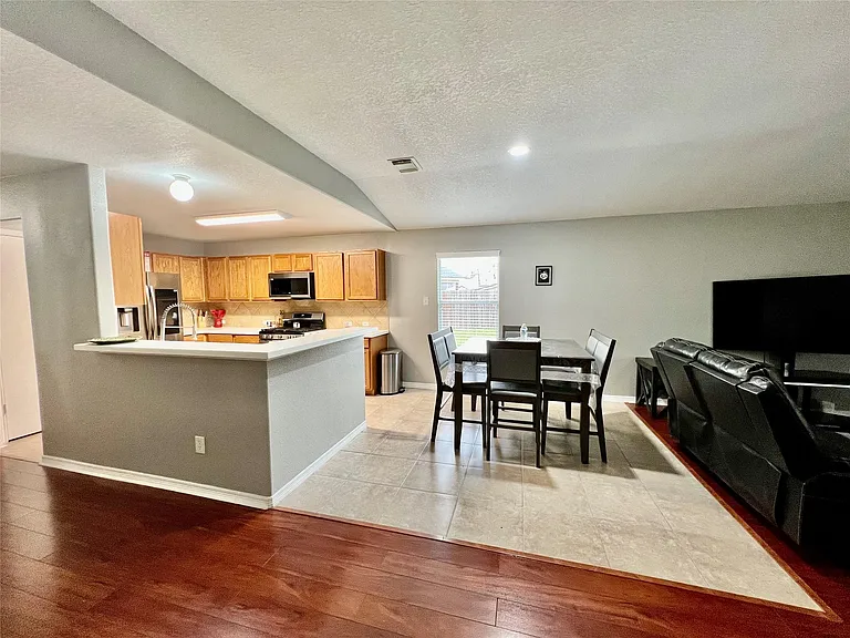 9610 Serenata Ct — Photo 6
