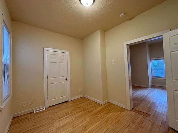 2nd image of 385 Toronto St Unit 1