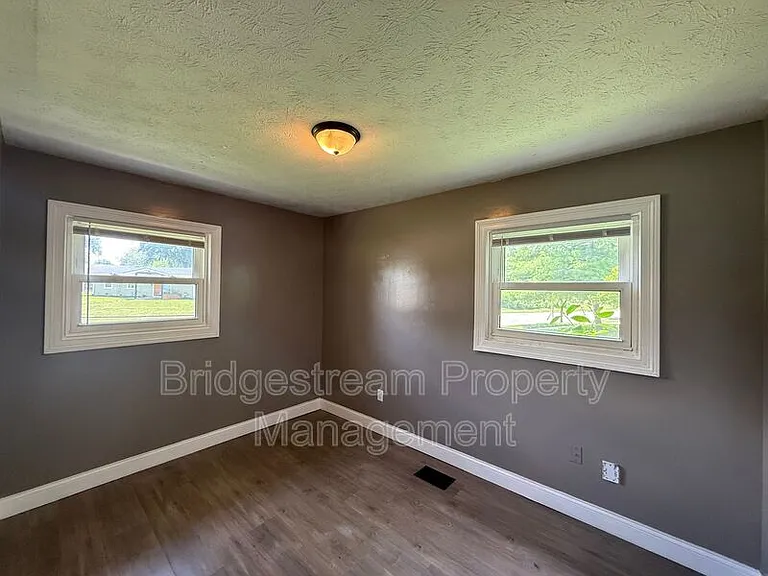 5775 Penn Ave — Photo 6