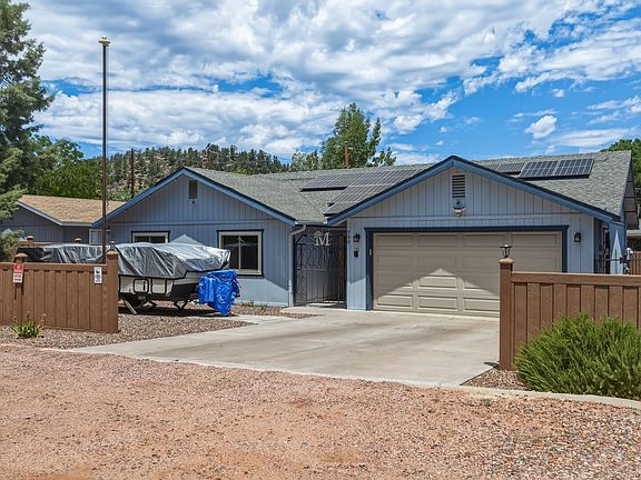 3rd image of 702 W Bridle Path Ln