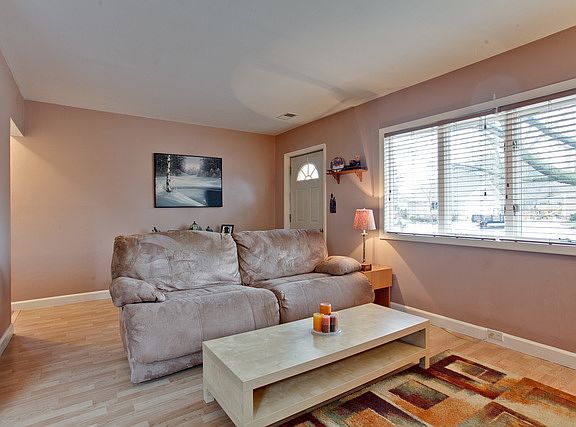 4th image of 42201 N 1st Ave