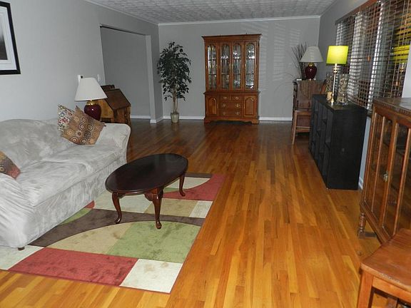 3rd image of 3541 Kingsway Dr