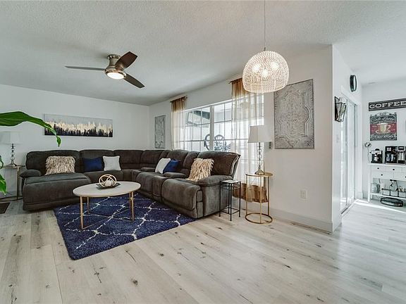 3rd image of 1006 Plantation Dr APT F12