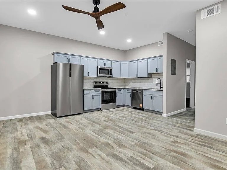 70 Court St #10 — Photo 2